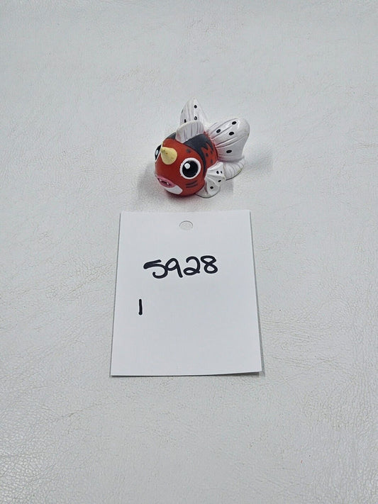 1997 Pokemon Finger Puppet Seaking Vivid Coloring Catch Them All Nintendo Bandai