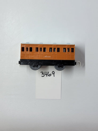 Thomas & Friends Trackmaster Annie Passenger Coach For Thomas