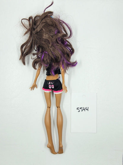 2010 Monster High Scream Uniform Clawdeen Wolf Doll With Fashion Pack Soccer