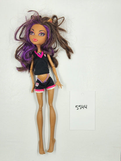 2010 Monster High Scream Uniform Clawdeen Wolf Doll With Fashion Pack Soccer