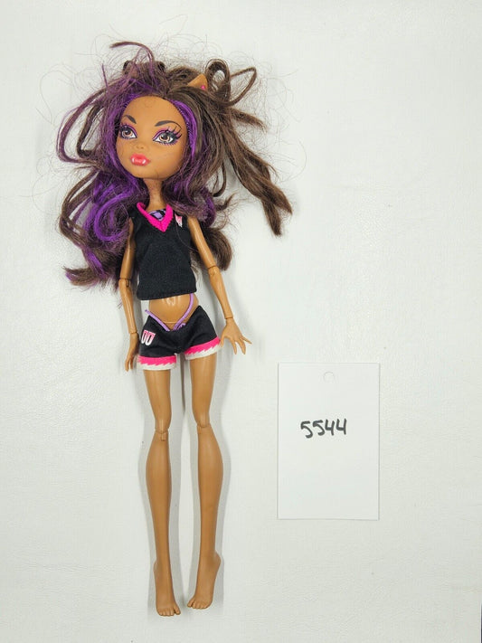 2010 Monster High Scream Uniform Clawdeen Wolf Doll With Fashion Pack Soccer