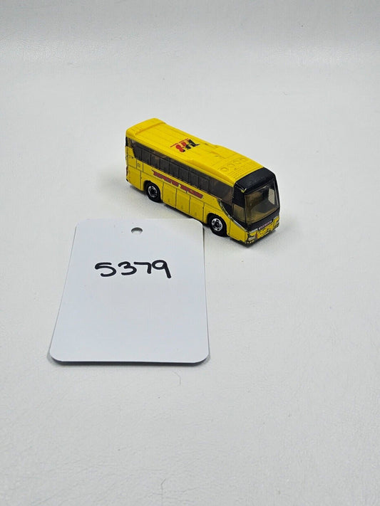 2007 Tomica Tomy #42 Yellow Isuzu Gala 1/156 Diecast/Plastic Hato Charter Bus