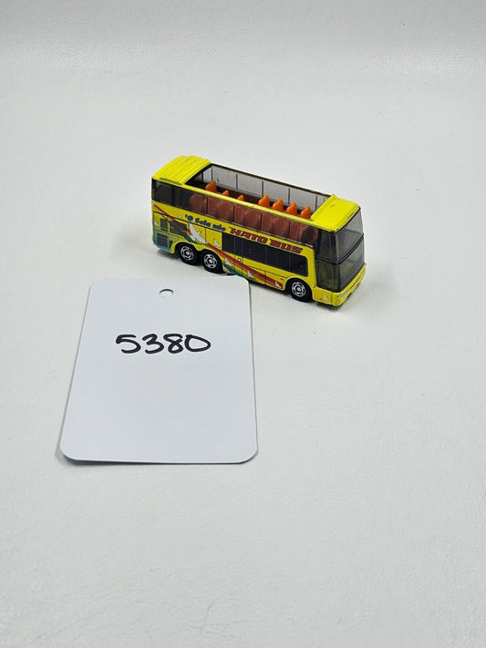 2007 Tomica Tomy #42 Yellow Isuzu Gala 1/156 Diecast/Plastic Hato Charter Bus